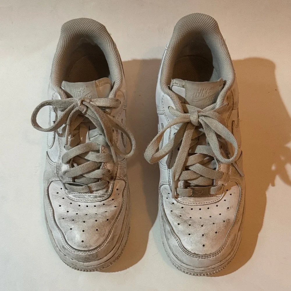 NIKE AIR FORCE 1 White Leather Sneakers Size 7.5 GUC DD8959-100 $115